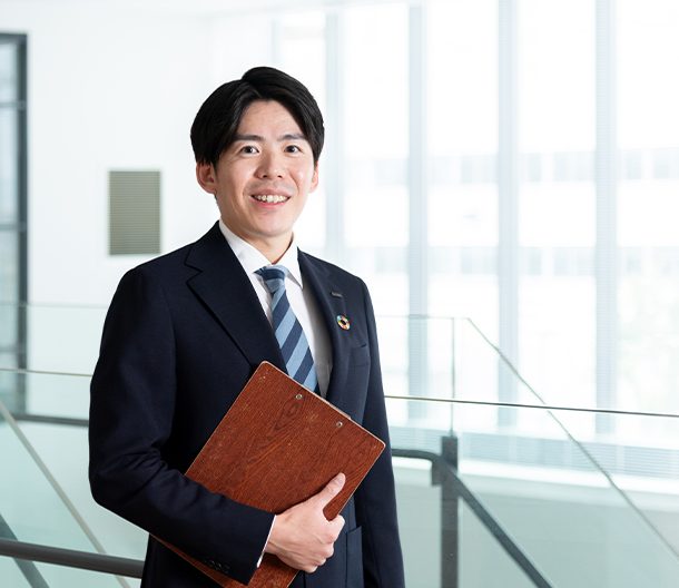 写真：服部 智也(2012年 新卒入社)