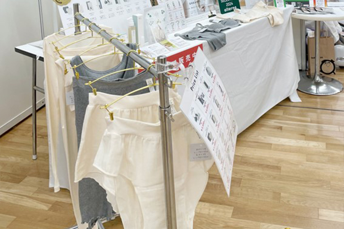 特に関心が寄せられた「ふんどしショーツ」の展示の様子