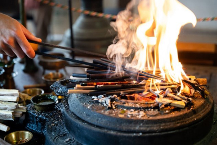 毎日を一緒に過ごしたお箸に感謝を込めて。箸供養を実施しています｜サムネイル
