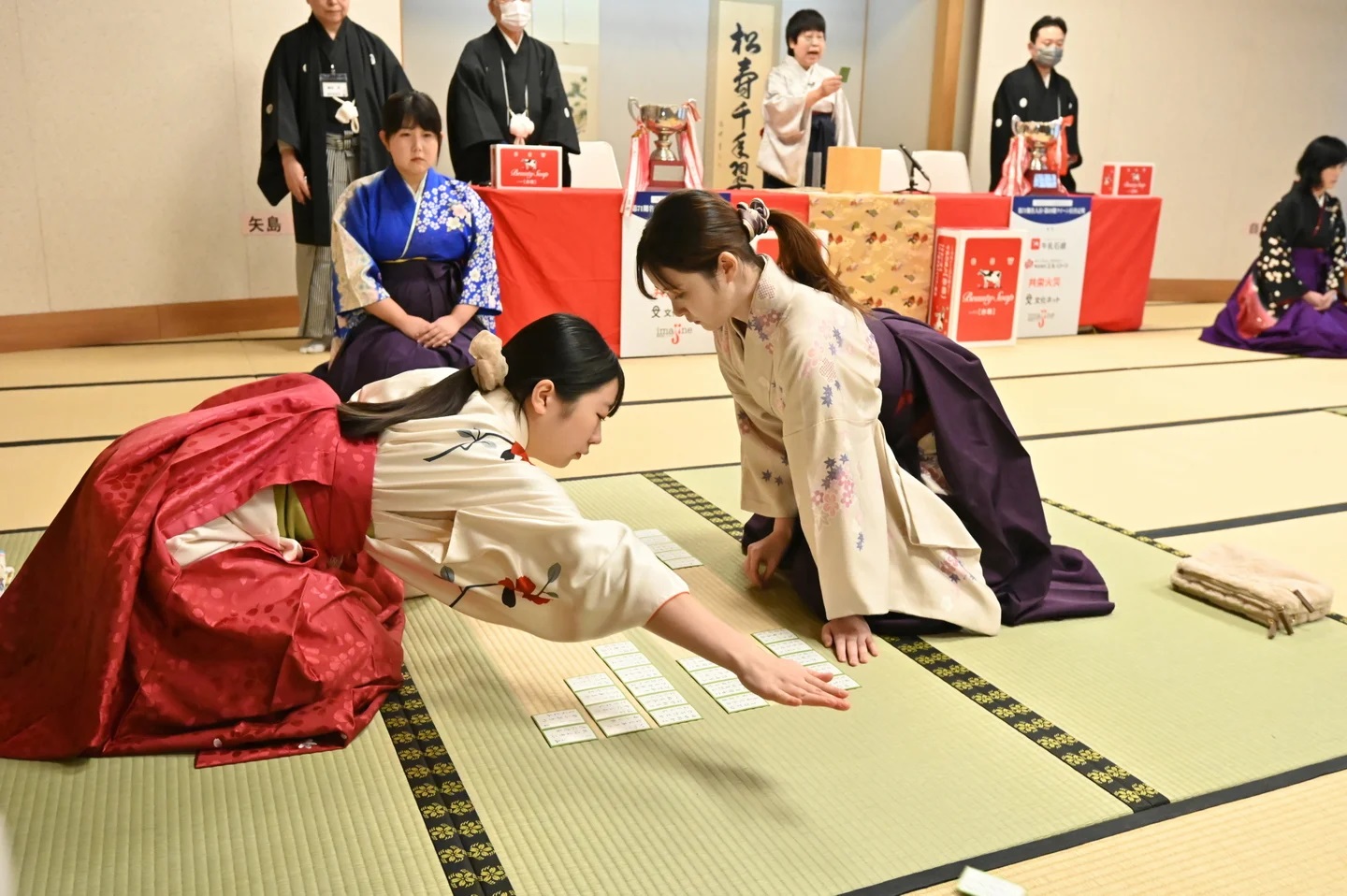 バストフラットインナー「Nstyle」が「小倉百人一首競技かるた 第72期名人位・第70期クイーン位決定戦」に協賛いたします｜サムネイル